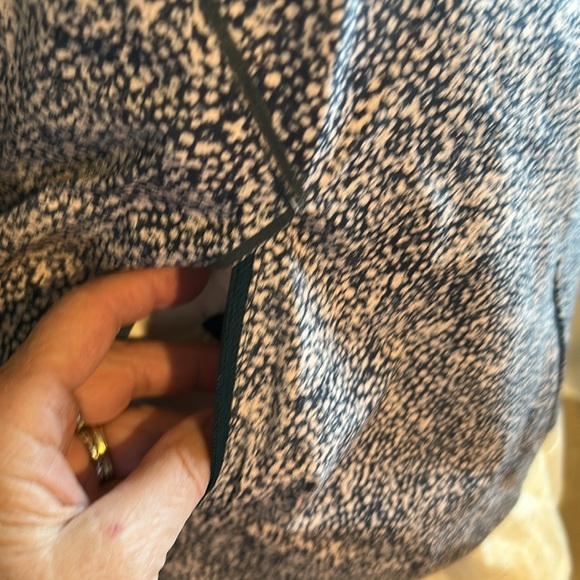 LULULEMON RUNWAY JACKET 100% NYLON PEBBLE PRINT PARFAIT PINK ABERTSON LAKE SZ 6 - Picture 4 of 16